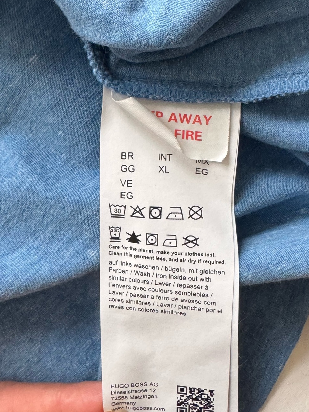 HUGO Light Blue Short-Sleeve Crewneck Tee with Red Logo Patch - Picture 5 of 10